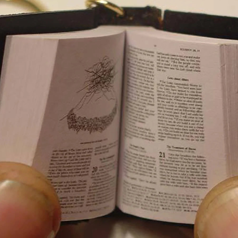 12pcs Mini Bible Book English Version Mini Religious Christian HOLY Bible Key Chain Mini Holy Bible Englsih Book Keyring Gift